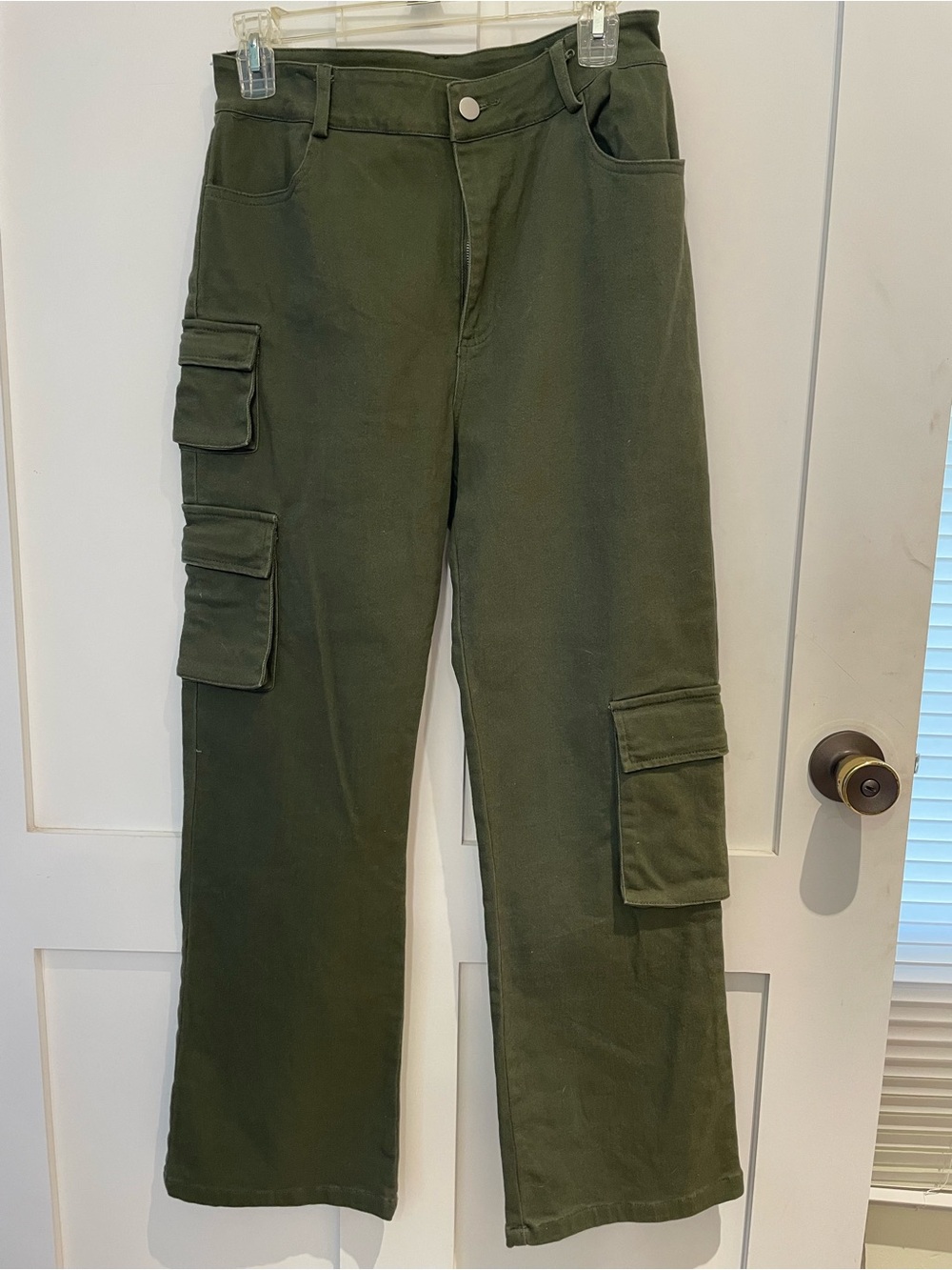 Women’s Medium olive green cargo utility trousers are the Altar'd State Margot C